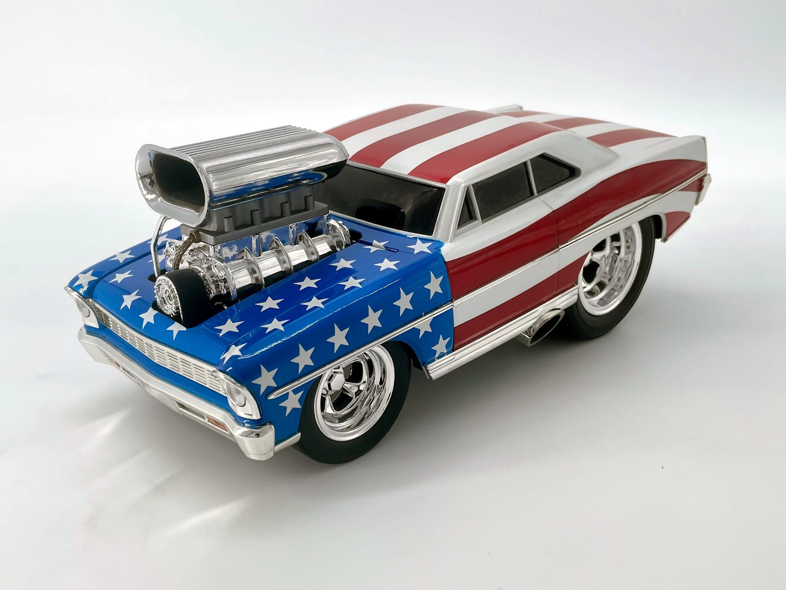 1966 Chevy Nova Muscle Machines Stars & Stripes 1:18 Maßstab Diecast Car - Sammlerstück