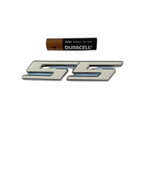 Weiß auf Chrome SS Auto Emblem Badge 3.75 'x 0.75' - Sleek Car Decal Zubehör